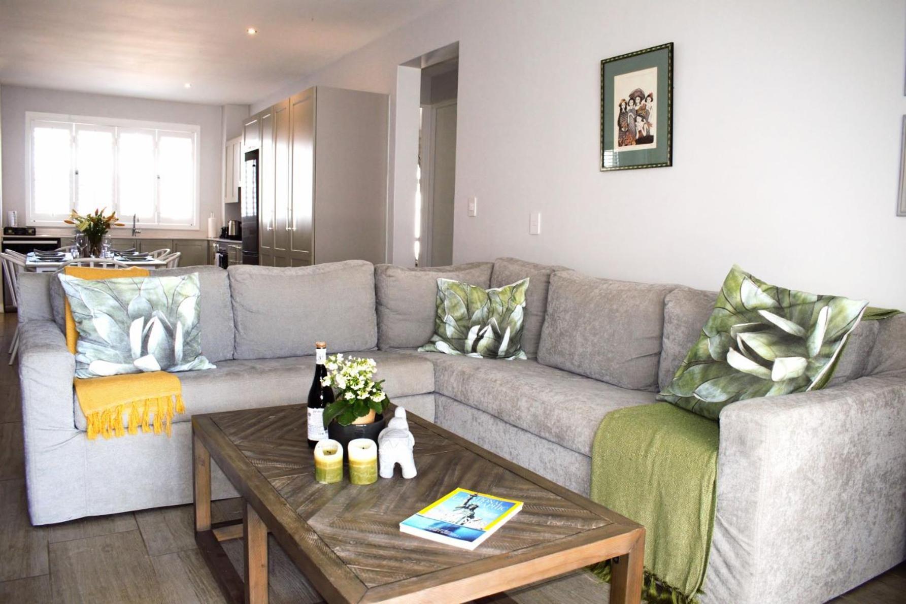 Spacious, Modern & Convenient Franschhoek Bagian luar foto