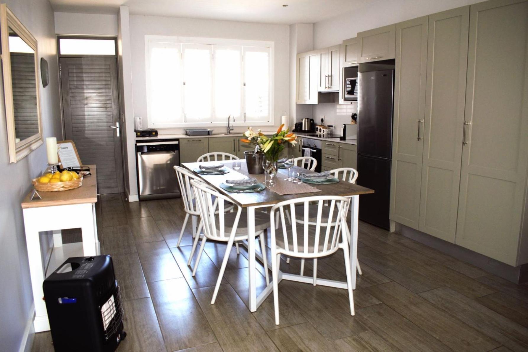 Spacious, Modern & Convenient Franschhoek Bagian luar foto